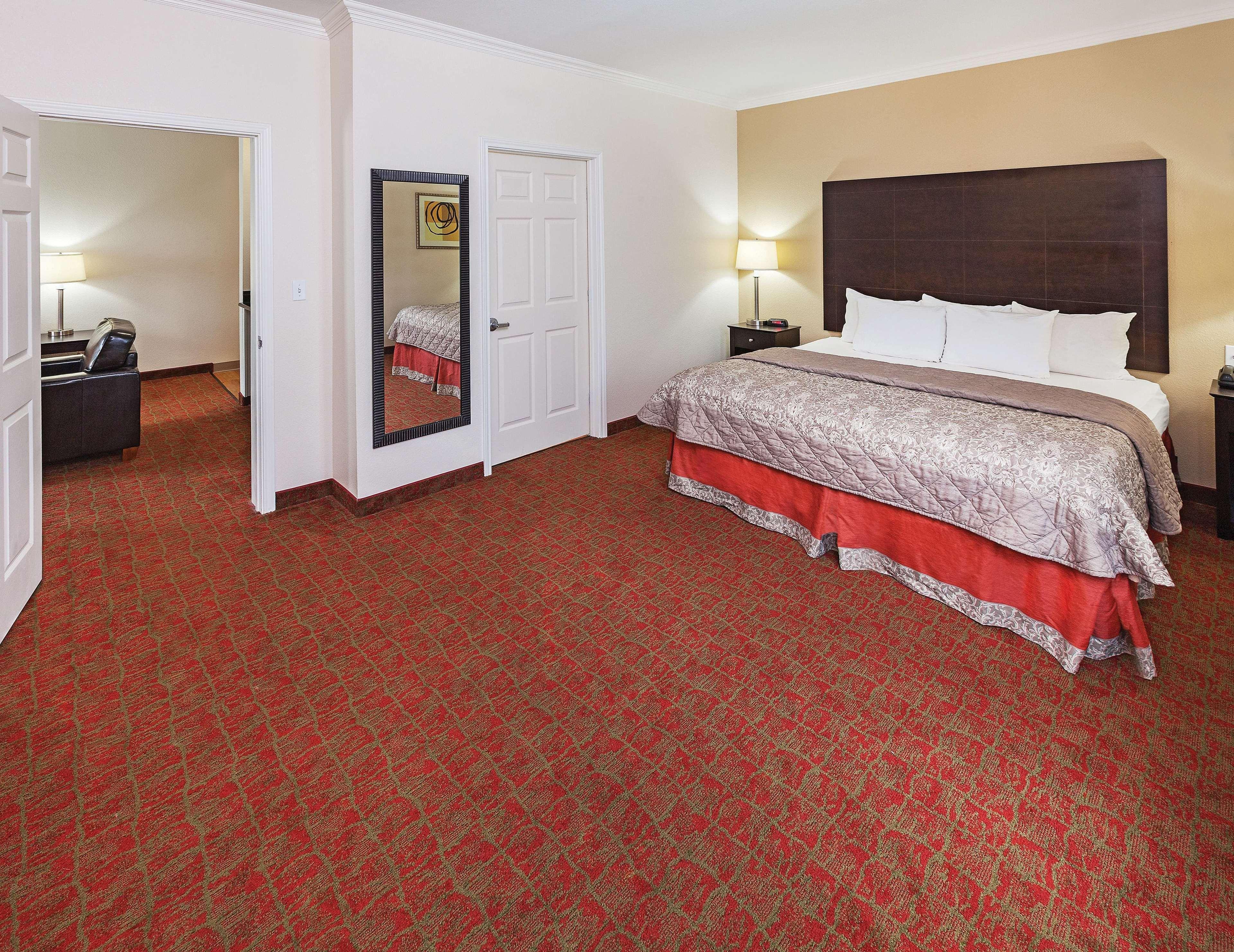 La Quinta By Wyndham Columbus Tx Hotel Exterior photo