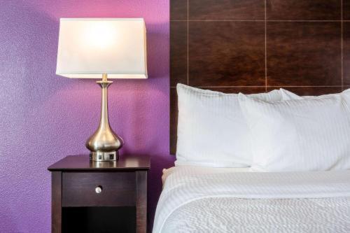 La Quinta By Wyndham Columbus Tx Hotel Room photo
